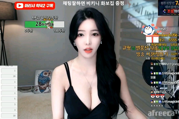 坚挺大奶美女通明装自慰秀